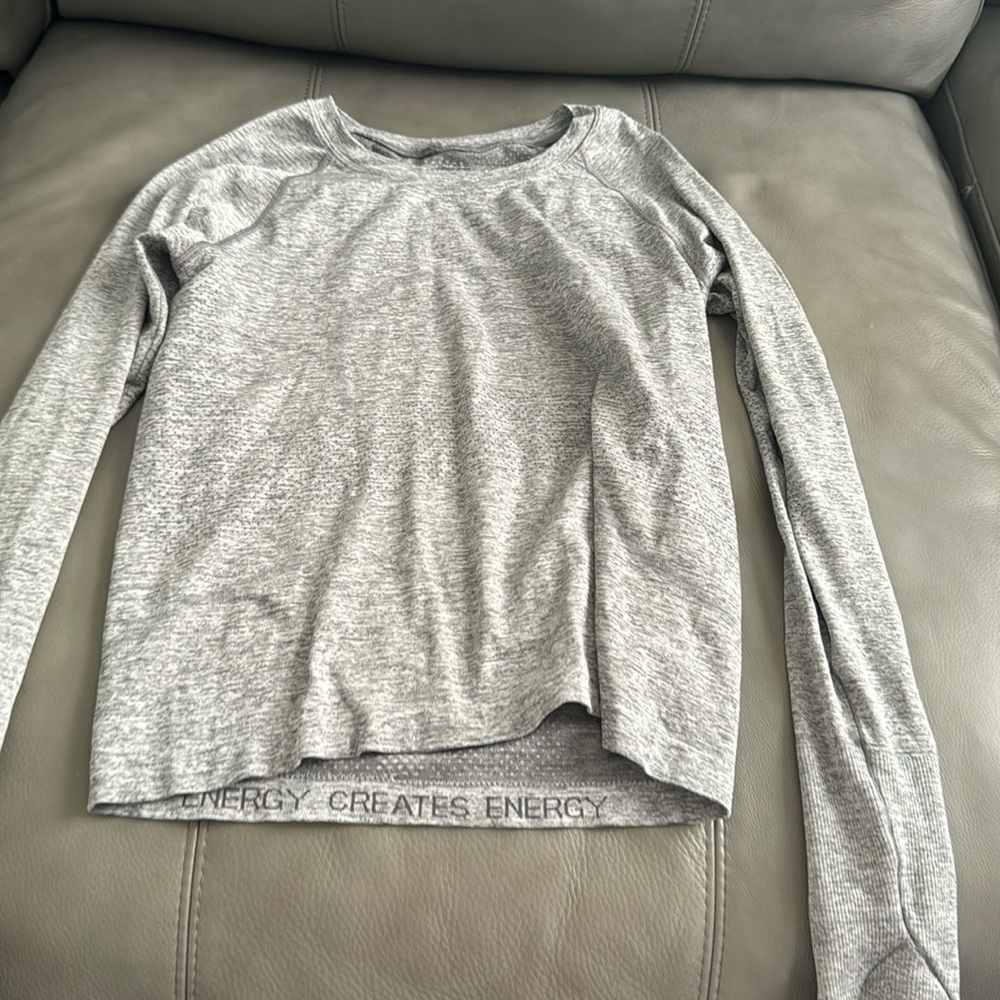 Lululemon long sleeve gray top